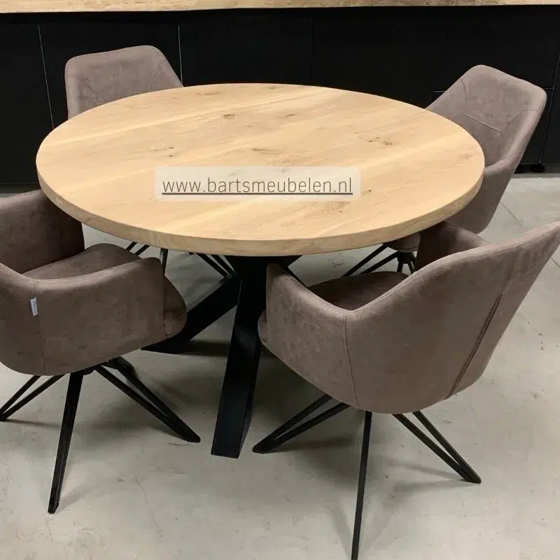 ronde tafel met stalen frame