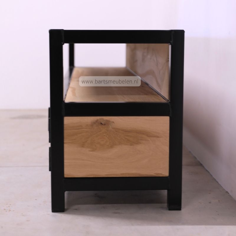 zij aanzicht foto tv meubel gadi eikenhout en staal