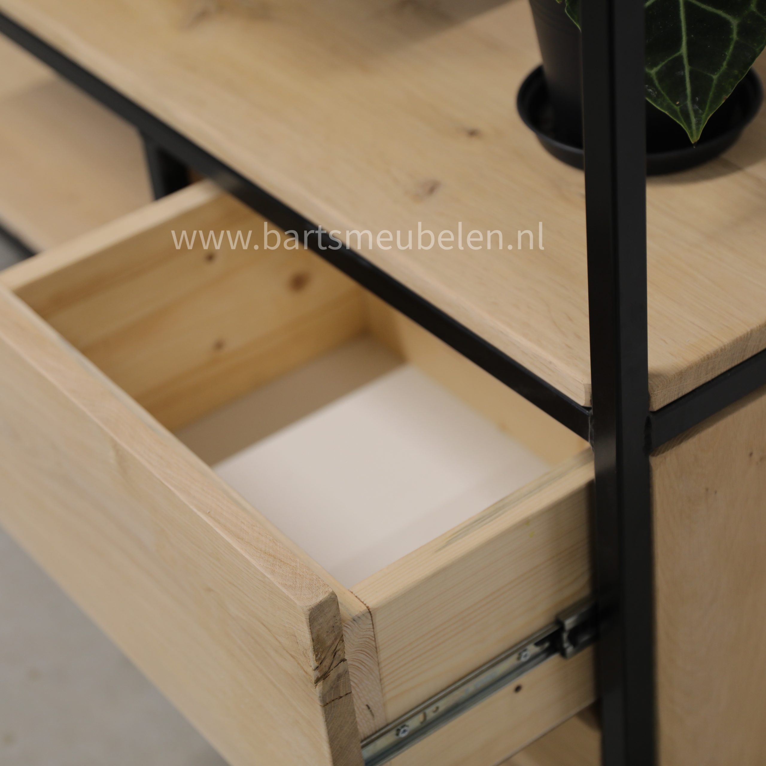 vakkenkast-industrieel-14.10