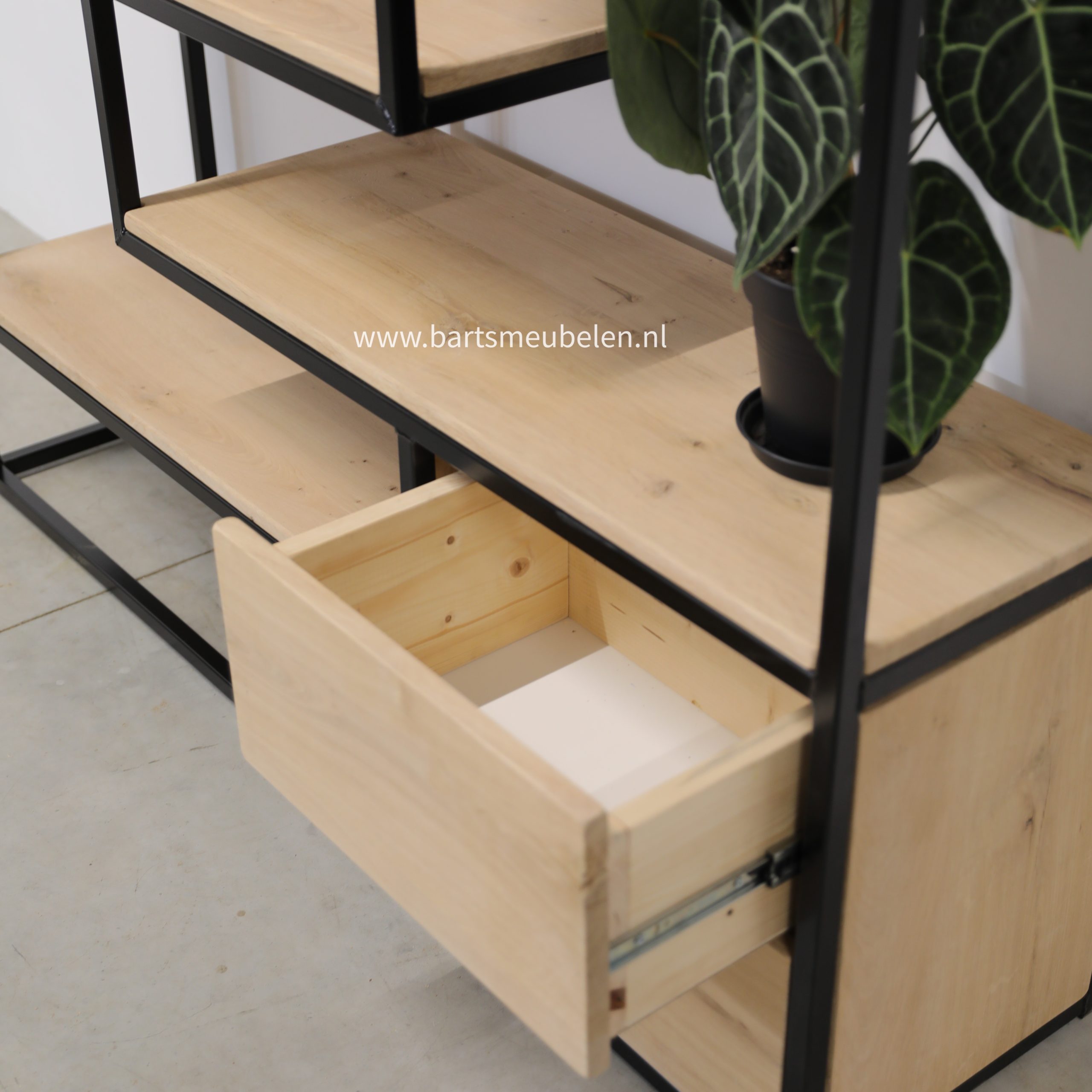 vakkenkast-industrieel-14.11