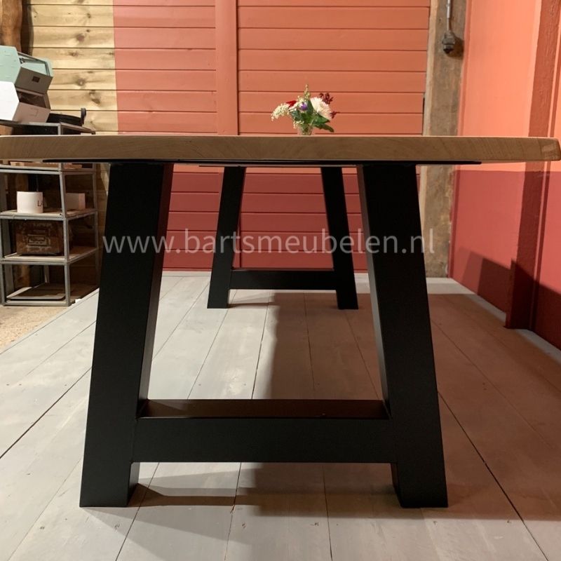 boomstam eettafel jasmijn met a-onderstel zwart