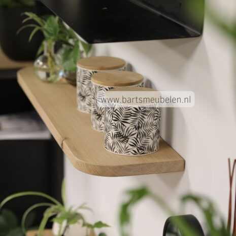 foto eikenhouten wandplank met ronde hoeken