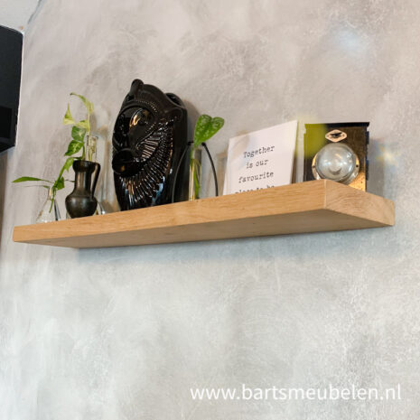 foto wandplank zwevend eiken 40mm dik met blinde bevestiging muur