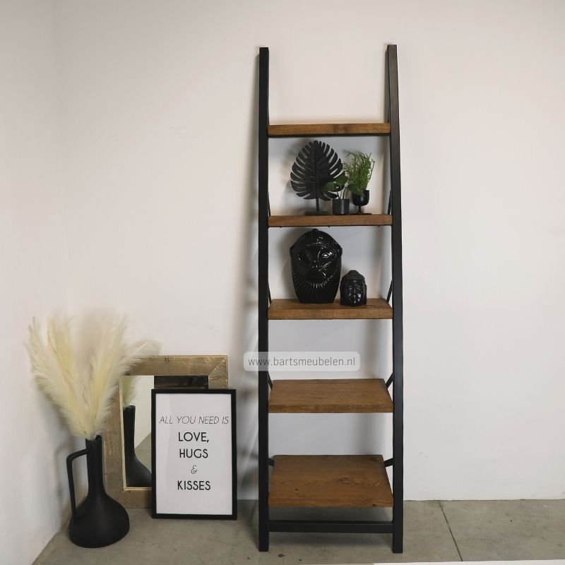 vooraanzicht ladderkast gerookt eiken