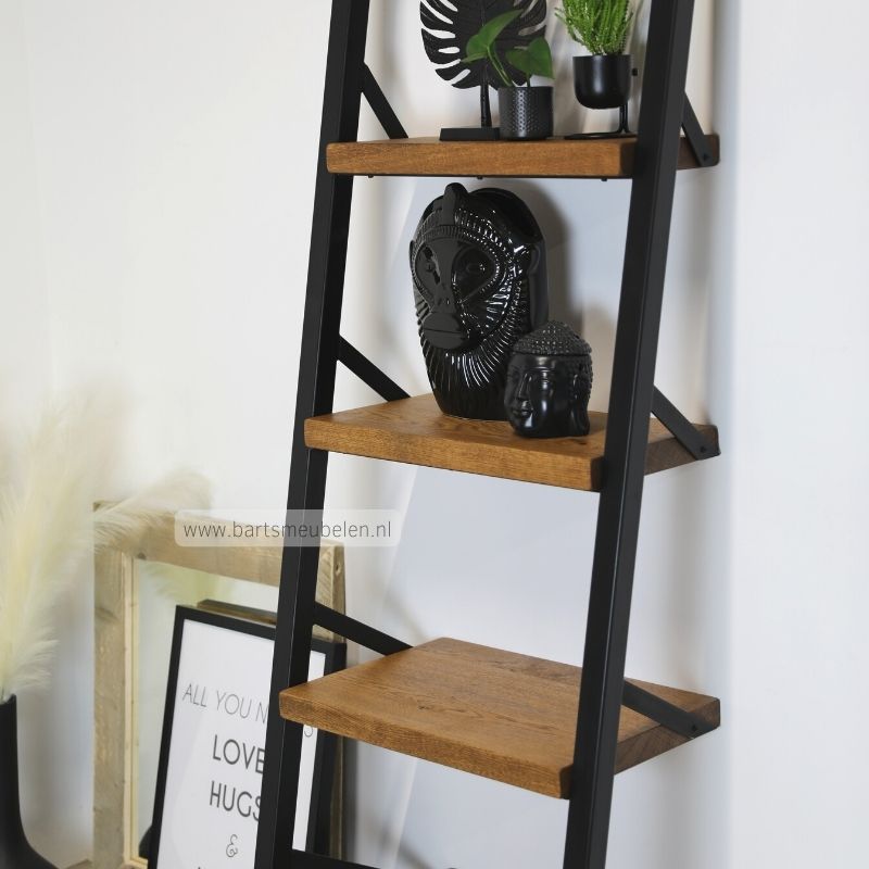 ladderkast gerookt eiken met massieve legplanken