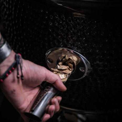 woodchipper in gebruik yakiniku