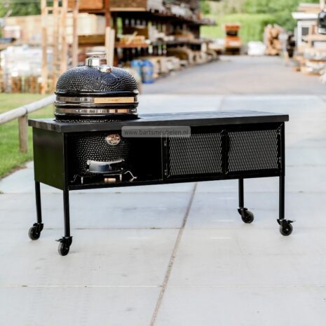 zwarte bbqtafel met kamado