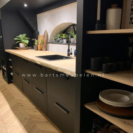 houten keukenblad boomstam zwart-hout sfeer