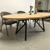 Ovalen eettafel eiken Sutton 40 met zwart stalen onderstel Ovalen eettafel eiken Sutton (40) met zwart stalen onderstel