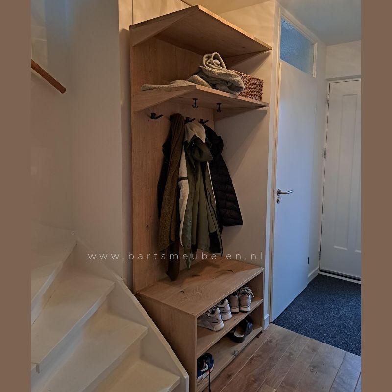 eiken garderobekast bij de klant thuis