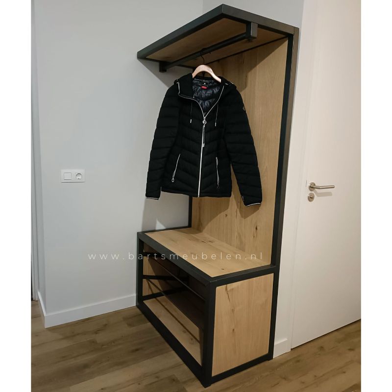 garderobekast industrieel travis bij de klant
