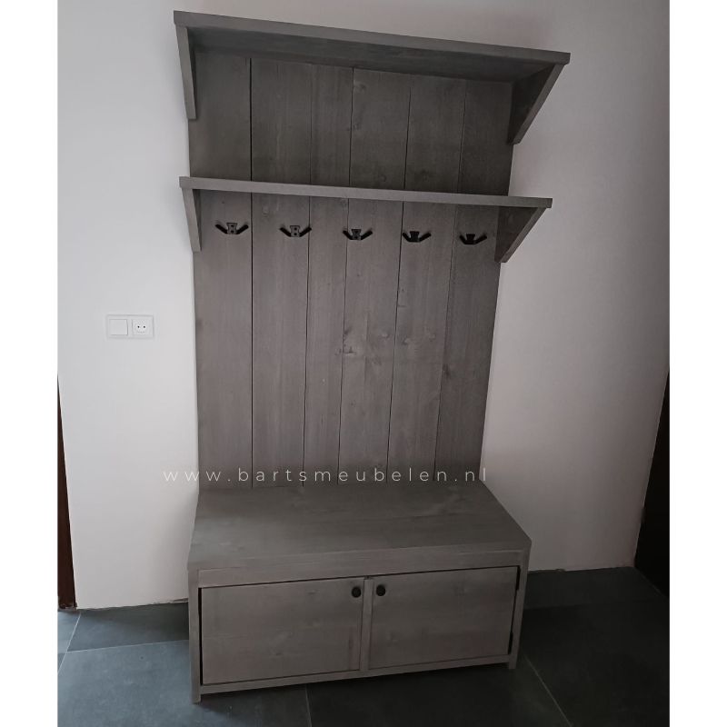 steigerhouten garderobekast met grey-wash kleur