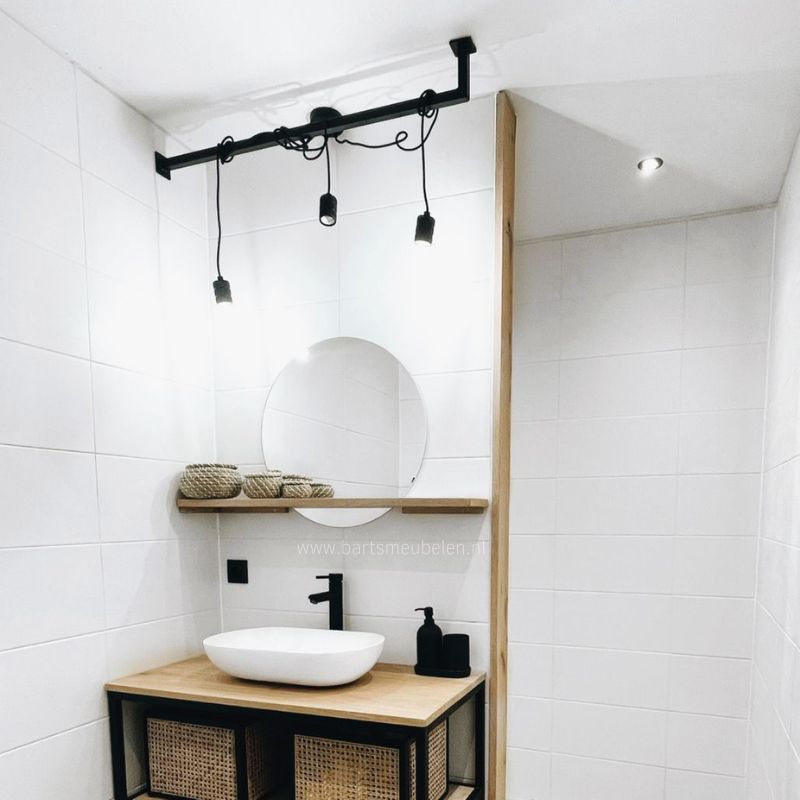 industrieel badkamermeubel met ophangbeugel voor verlichting op maat