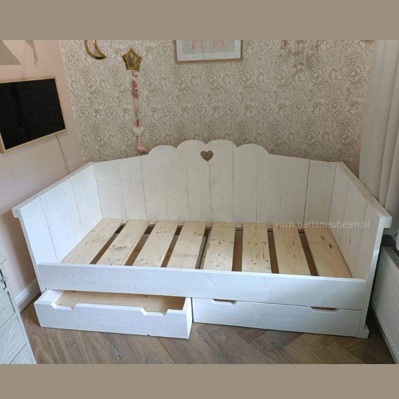 kajuitbed wit met open lade