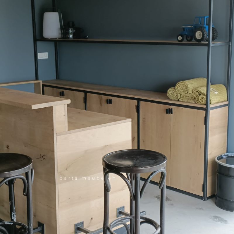 Details eikenhouten bar op maat in huis