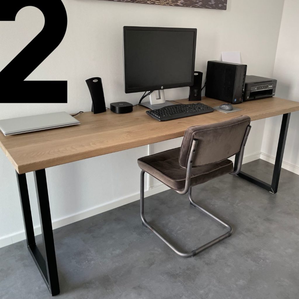 onze top 5 voor een stevig houten bureau; op nummer 2; eiken bureau amber