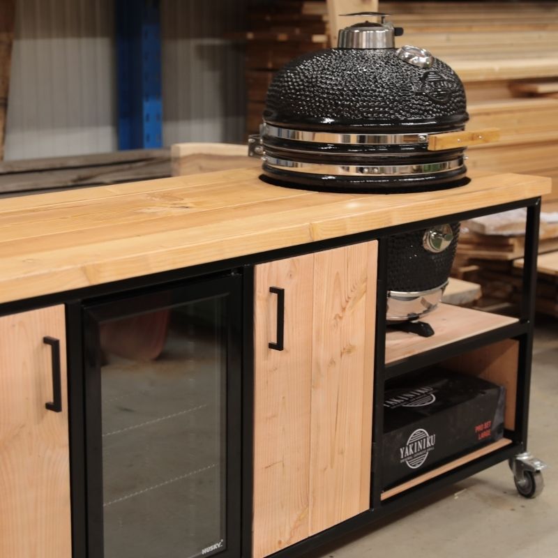 Douglas buitenkeuken industrieel op maat met koelkast en kamado large Yakiniku details Douglas buitenkeuken industrieel op maat met koelkast en kamado large Yakiniku - details