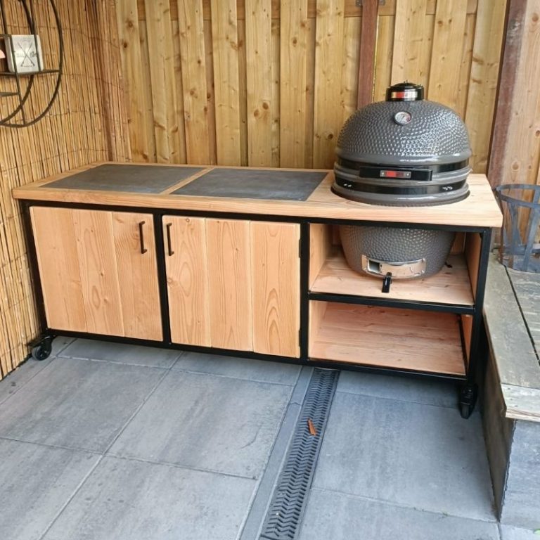 Grill Guru Large Kamado in Buitenkeuken Roosendaal met keramische tegels