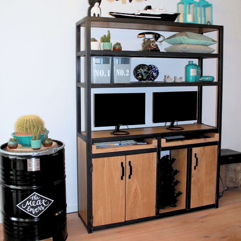 Industriele computerkast eik en staal bij de klant