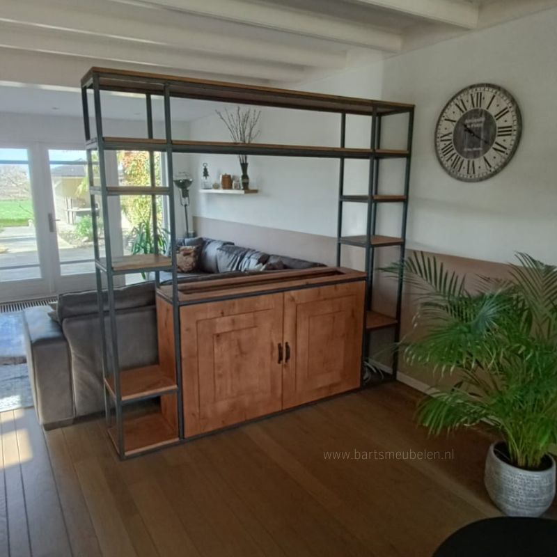 Industriele kast voor een tv lift op maat