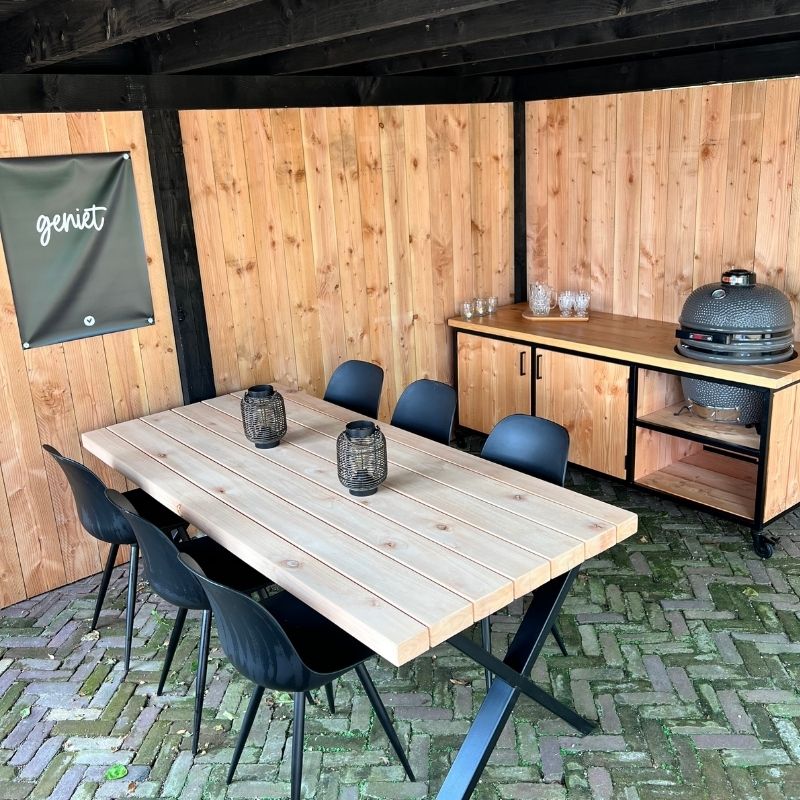 Stalen bbq tafel in overkapping met Grill Guru Large Kamado sfeerafbeelding Stalen bbq tafel in overkapping met Grill Guru Large Kamado - sfeerafbeelding
