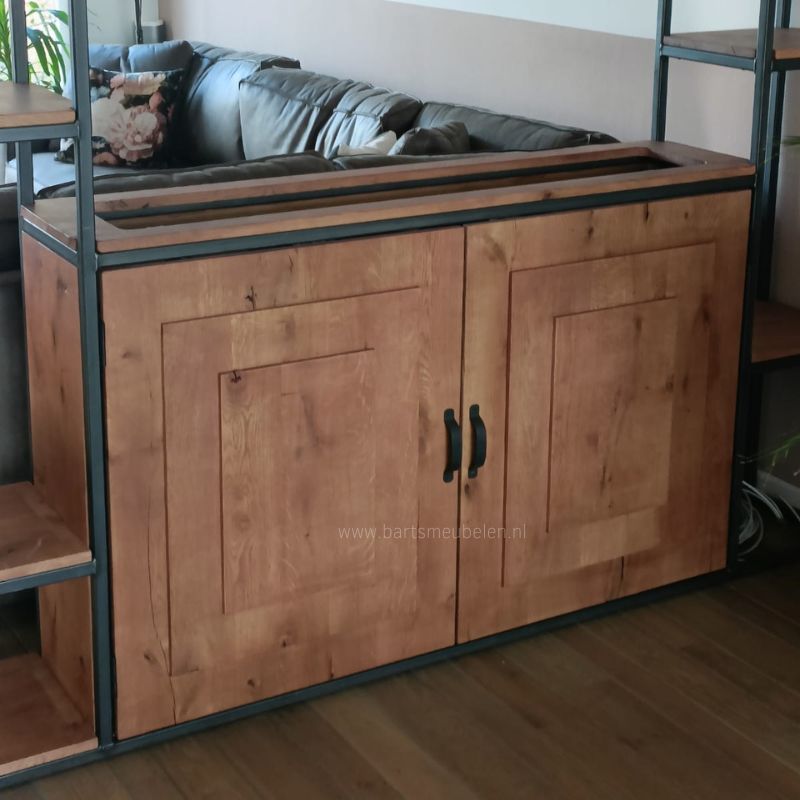 details Industriele kast voor een tv lift op maat details Industriele kast voor een tv lift op maat