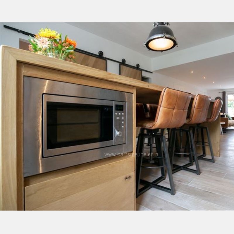 halfhoge bartafel van eikenhout op maat detail combi magnetronoven halfhoge bartafel van eikenhout op maat - detail combi magnetron:oven