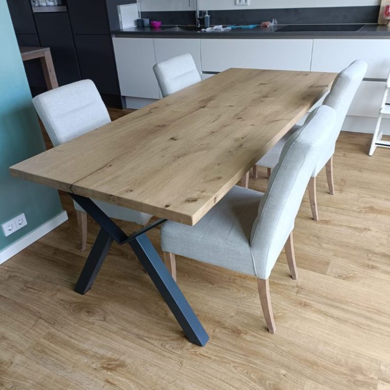 rechthoekige eettafel eikenhout milo - 220x90cm - antraciete poedercoating op het onderstel -noest donker gestopt - transparante coating op het blad