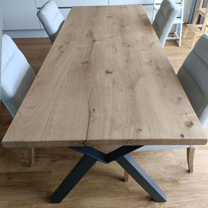 tafelblad; rechthoekige eettafel eikenhout milo - 220x90cm - antraciete poedercoating op het onderstel -noest donker gestopt - transparante coating op het blad