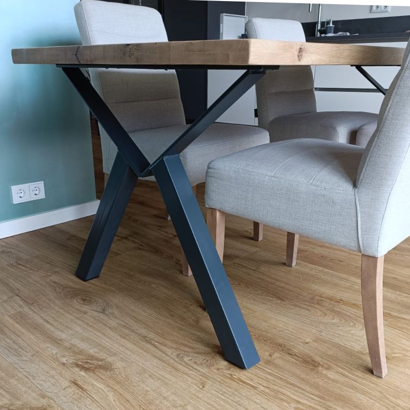 tafelpoot; rechthoekige eettafel eikenhout milo - 220x90cm - antraciete poedercoating op het onderstel -noest donker gestopt - transparante coating op het blad