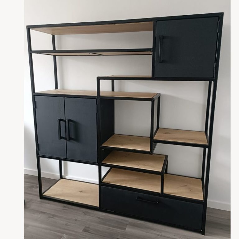 vakkenkast eikenhout en staal - industriele kast met open en dichte vakken van blank eikenhout en zwart eikenhout in de afmeting 170cm lang x 180cm hoog