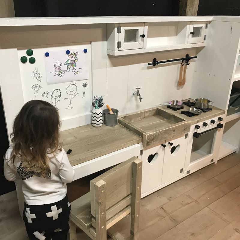 maatwerk speelmeubel met bureau voor in de woonkamer detail sfeerfoto maatwerk speelmeubel met bureau voor in de woonkamer - detail sfeerfoto