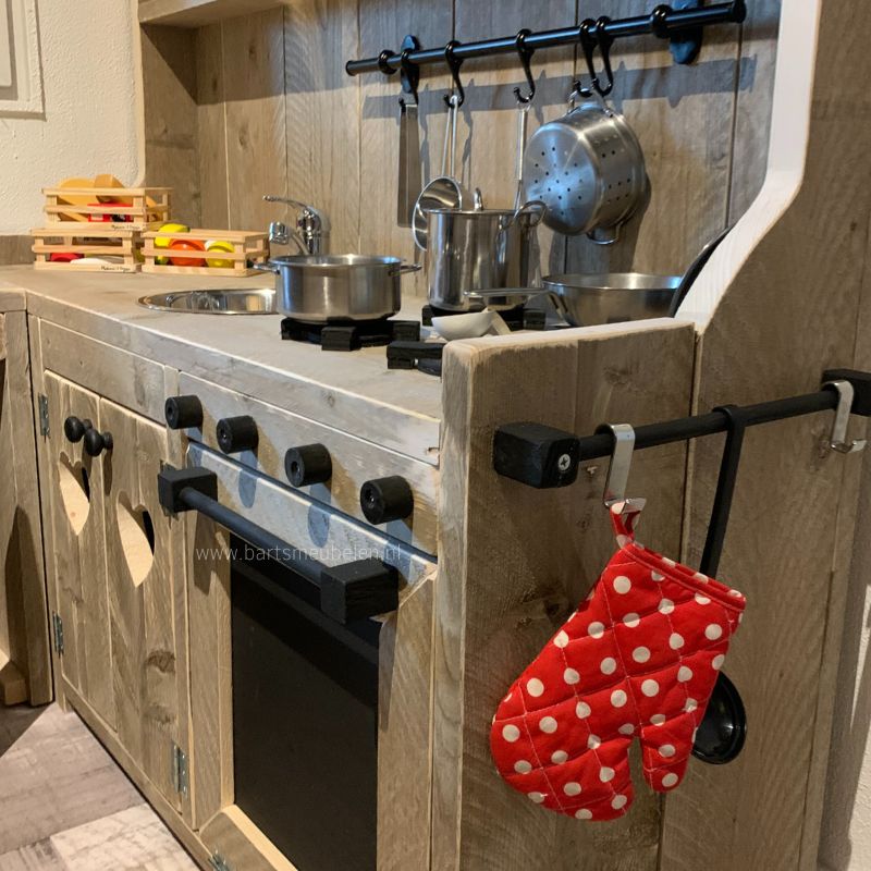 maatwerk speelmeubel van old-look steigerhout