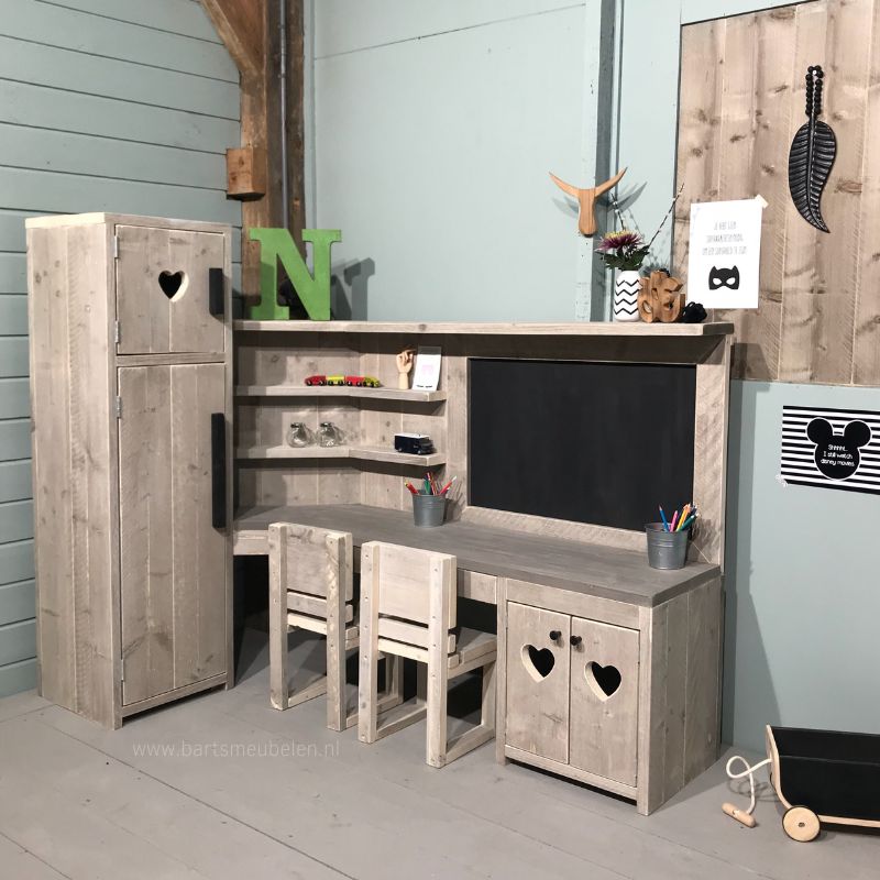 speeltafel hoek 2-6 jaar van steigerhout met opbergruimte