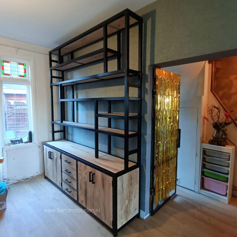 wandkast voor de woonkamer uit 2 delen gemaakt