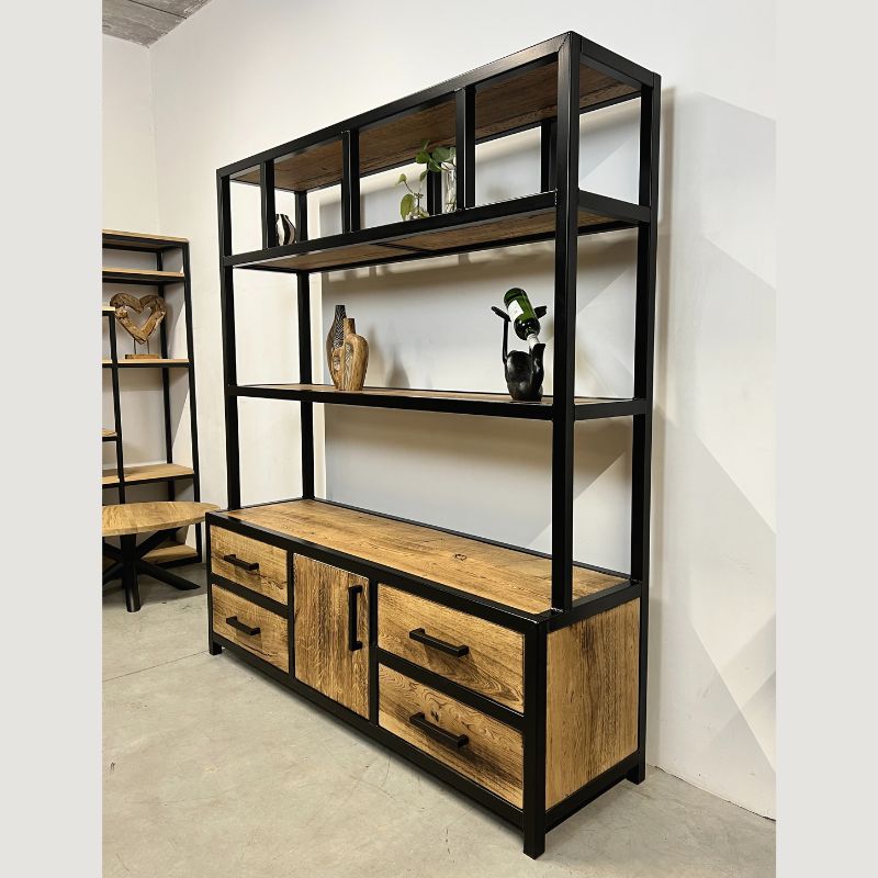 woonkamerkast op maat - gebrand eikenhout en staal - industriele woonstijl