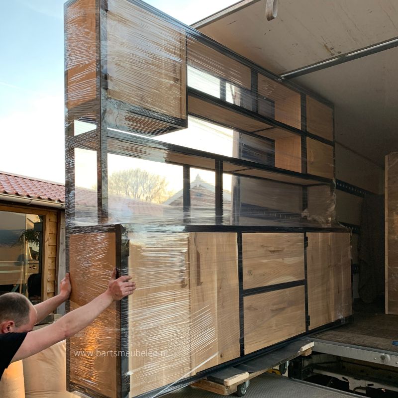 woonkamerkasten op maat geleverd door ons eigen transport