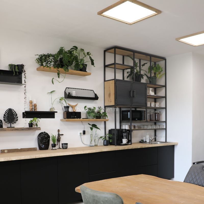 Maatwerk keukenkast bovenop het keukenblad