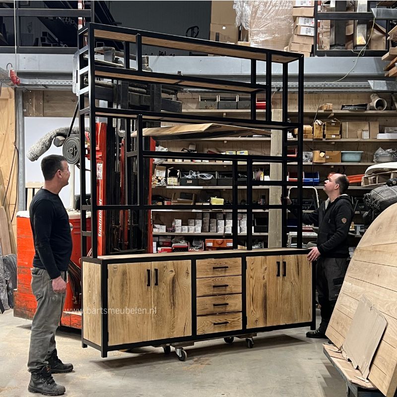 Maatwerk wandkast eiken hout en staal in Voorburg
