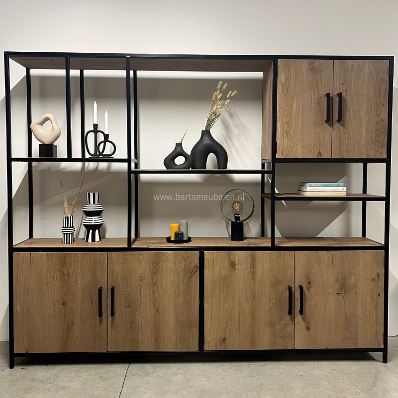 Wandkast vintage eik en staal in Heerhugowaard vooraanzicht Wandkast vintage eik en staal in Heerhugowaard - vooraanzicht