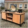 grill-guru-in-kamado-tafel-met-asia-wok