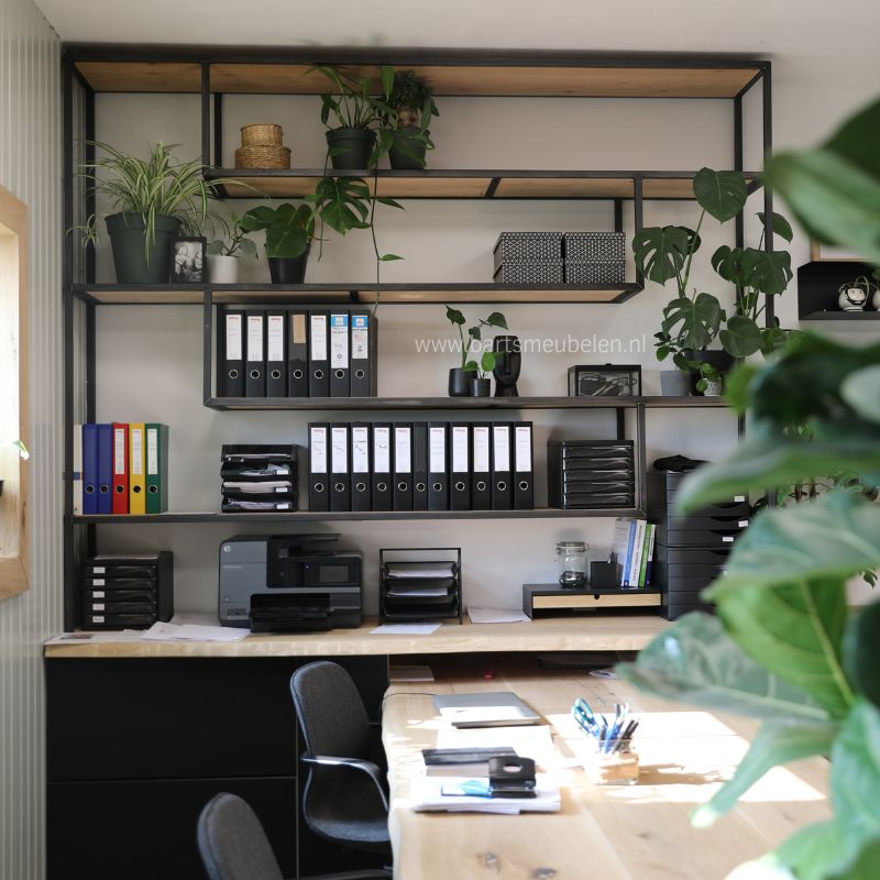 maatwerk bovenkast op ons kantoor van eik met stalen frame maatwerk bovenkast op ons kantoor van eik met stalen frame