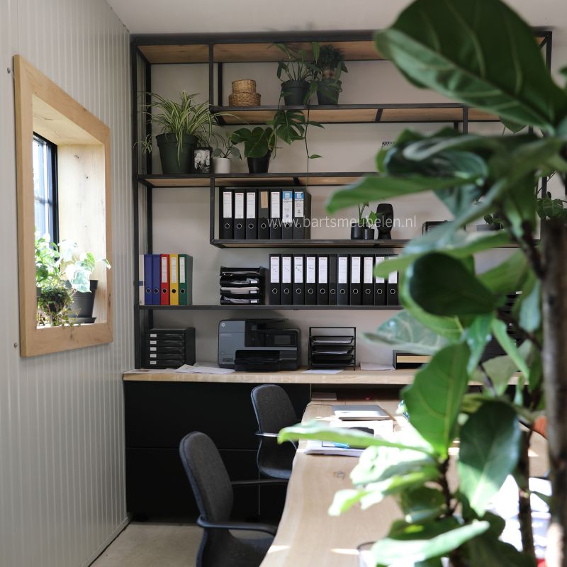 sfeer maatwerk bovenkast op kantoor van eikenhout en staal sfeer - maatwerk bovenkast op kantoor van eikenhout en staal