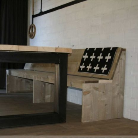 Bank voor tegen de muur van steigerhout