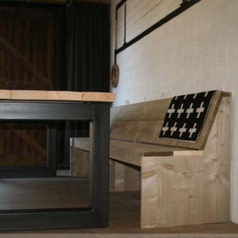 Steigerhouten bank thijs voor aan de eettafel
