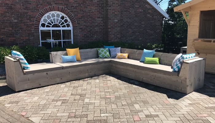 buitenmeubelen- steigerhouten loungebank met kussens