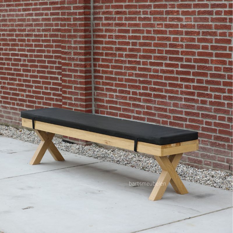 eikenhouten bankje zonder rug met zwart zitkussen eikenhouten bankje zonder rug met zwart zitkussen
