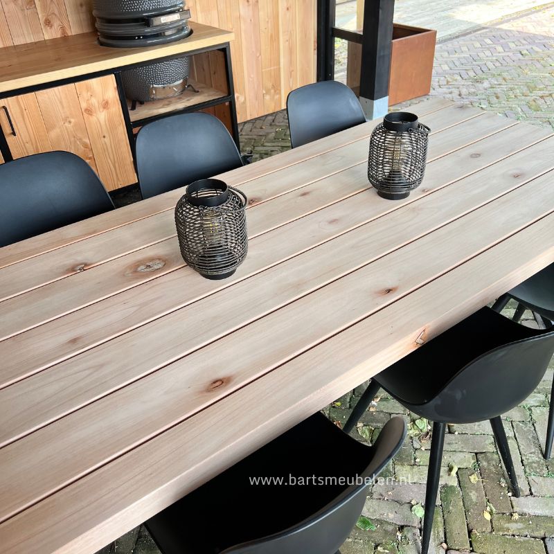 houten tuintafel van eucalyptus