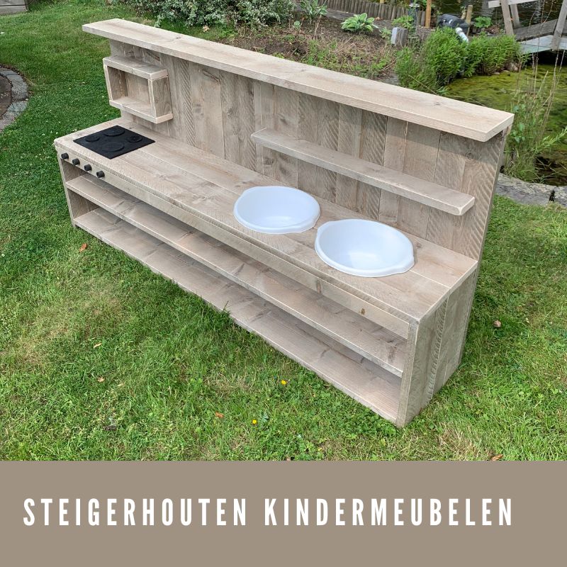 steigerhouten kindermeubelen voor de tuin