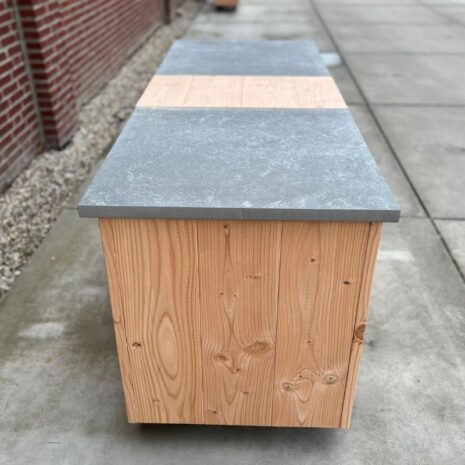 zij aanzicht tuinkast devlin douglas met keramische tegel